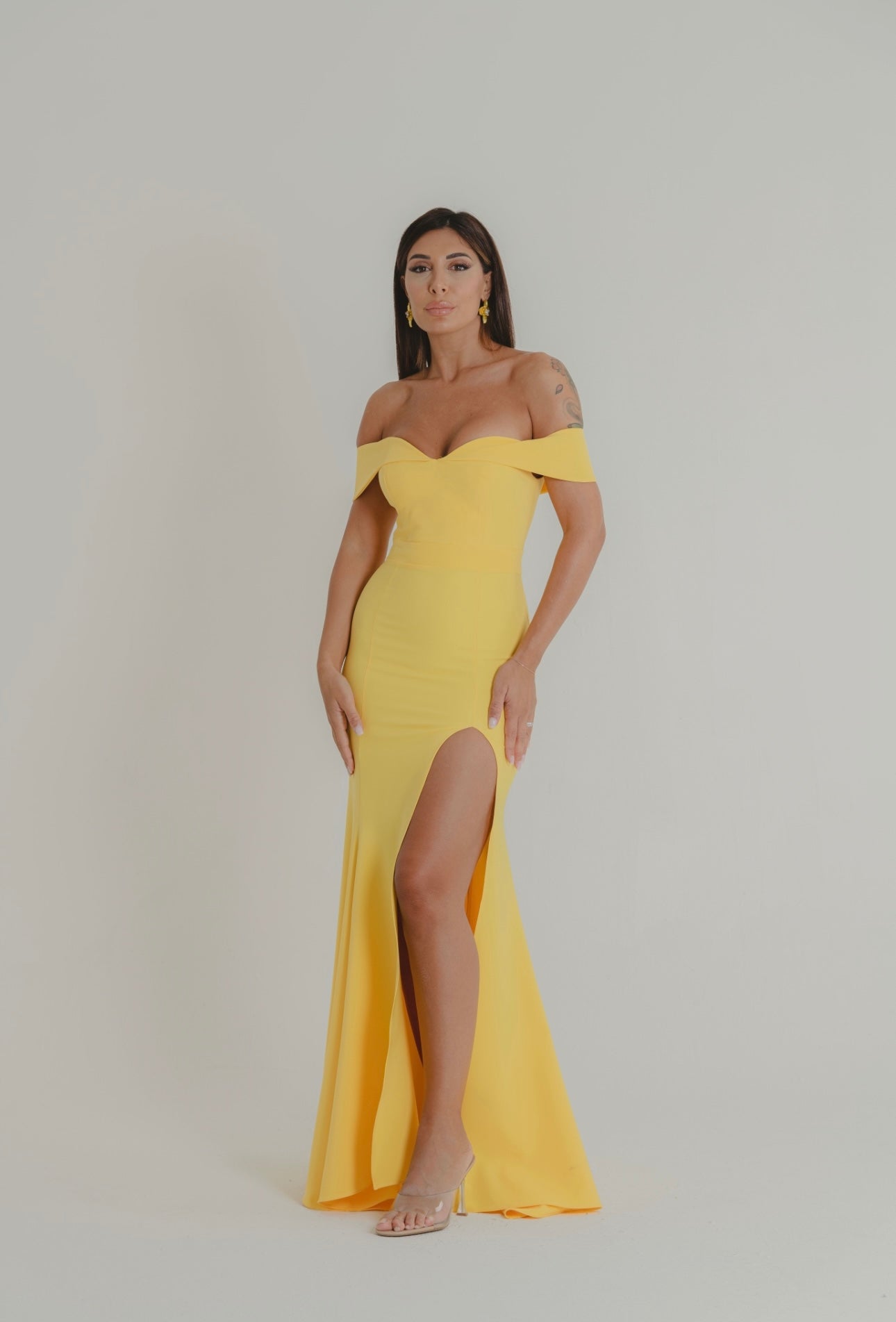 Abito lungo con spacco e scollo a barca – Valeria Mazza