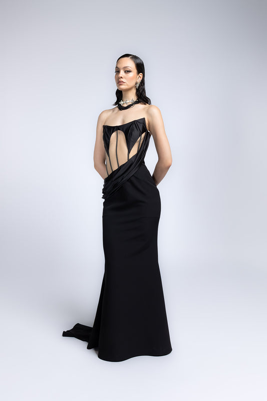 Abito lungo con dettagli in tulle