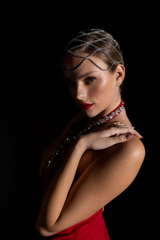 Abito a sirena lungo in cady con scollo americano e strass