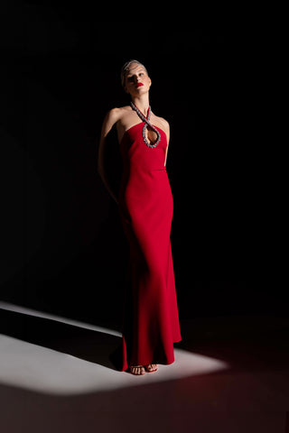 Abito a sirena lungo in cady con scollo americano e strass