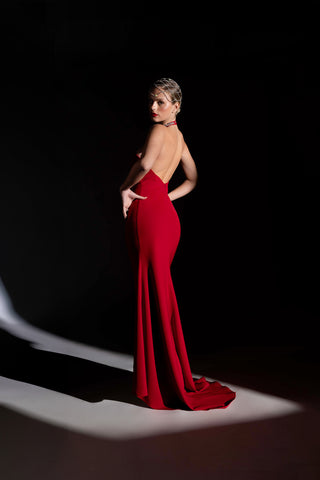 Abito a sirena lungo in cady con scollo americano e strass