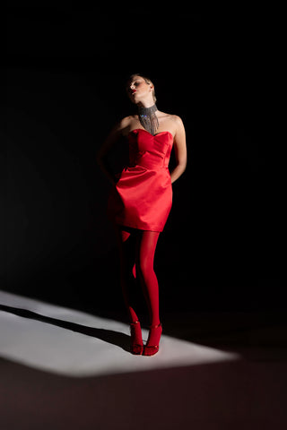 Abito in douchesse corto con scollo a cuore