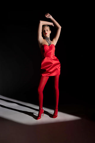 Abito in douchesse corto con scollo a cuore