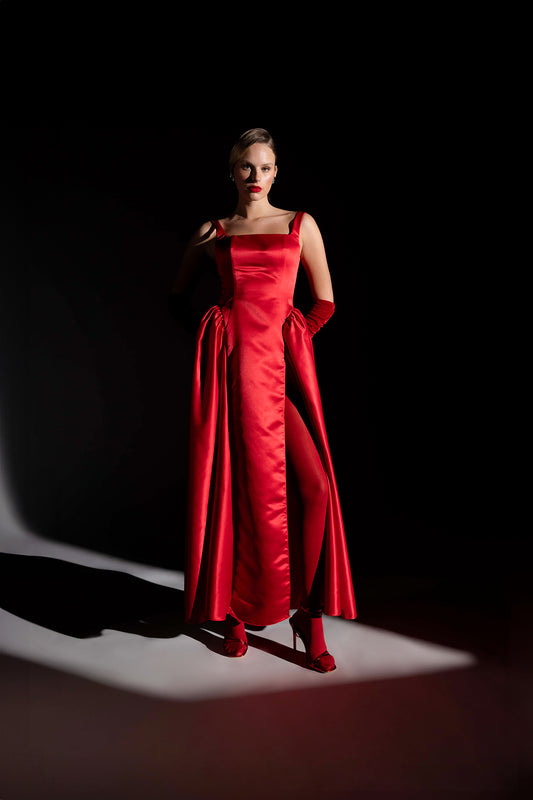 Abito in douchesse lungo con spacco e arriccio sui fianchi