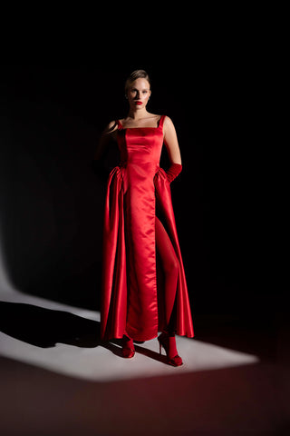 Abito in douchesse lungo con spacco e arriccio sui fianchi