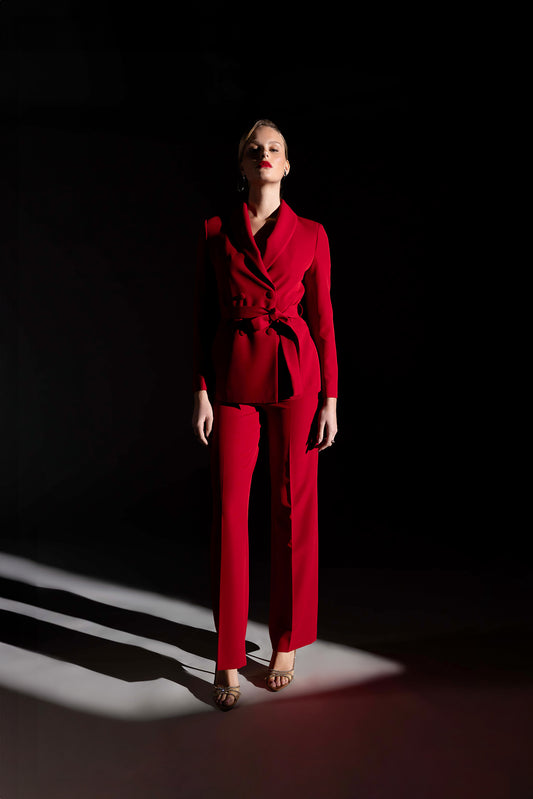 Tailleur in cady con giacca doppio petto con cintura e pantalone